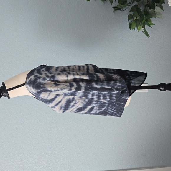 Young Fabulous & Broke Split Back Chiffon 3/4 sleeves Top Blue Tie Dye Sz Large - Picture 4 of 10